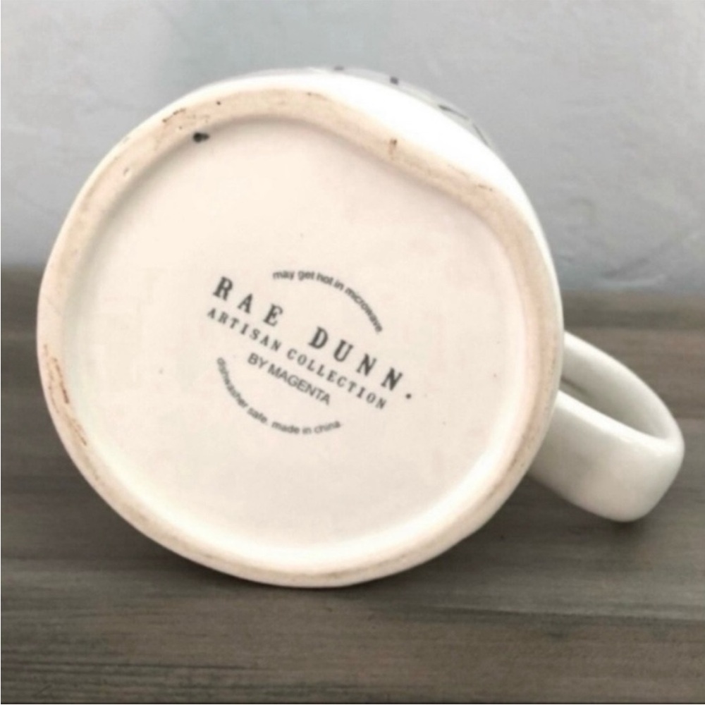 RAE DUNN ‘TEA’ Mug with Blue Inside - Picture 6 of 7